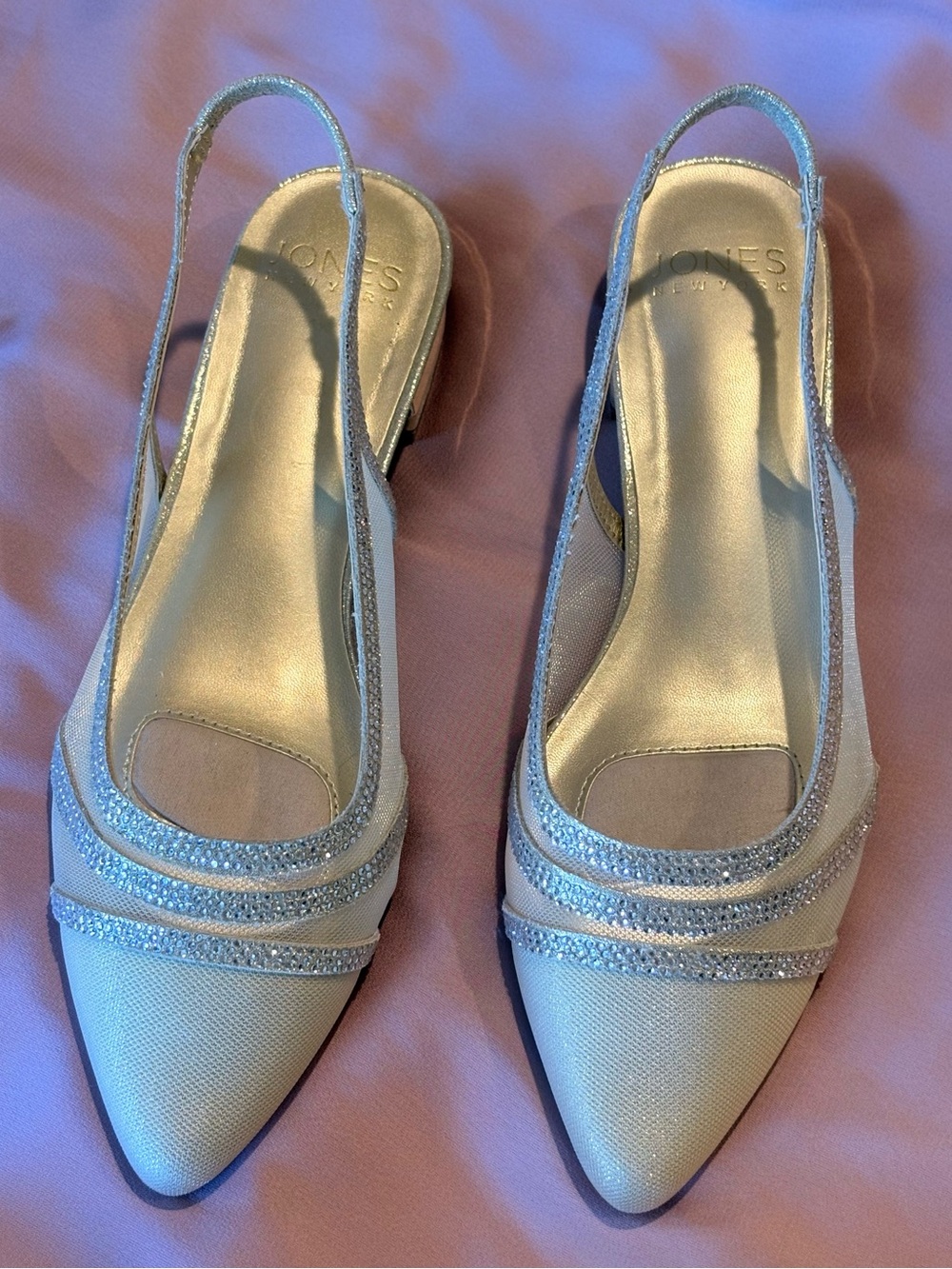 ✨ Elegant Jones New York slingback flats in a beautiful champagne/silver shimmer